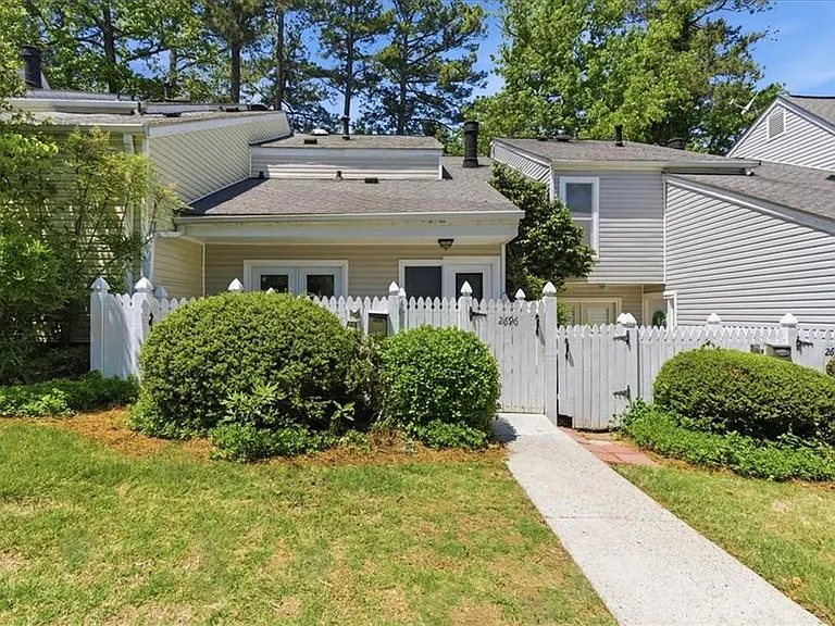 2696 Greentree Dr SE — Photo 1