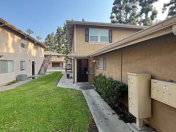 2nd image of 917 W Sierra Madre Ave APT 2