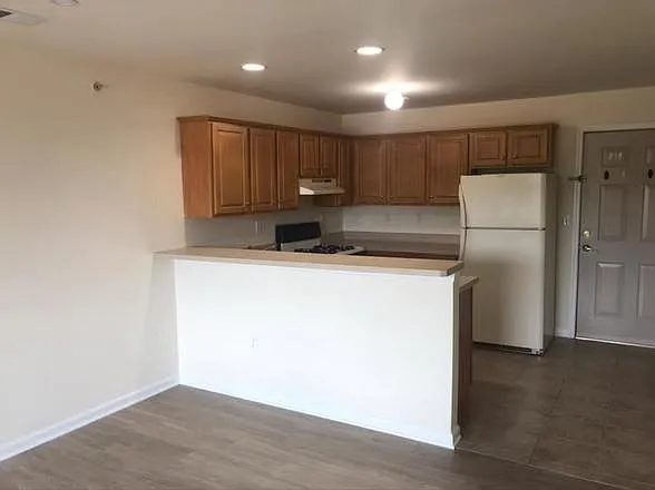 70 Monroe St #6C — Photo 2