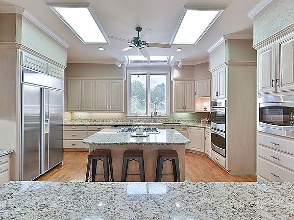 4th image of 4927 Firestone Dr
