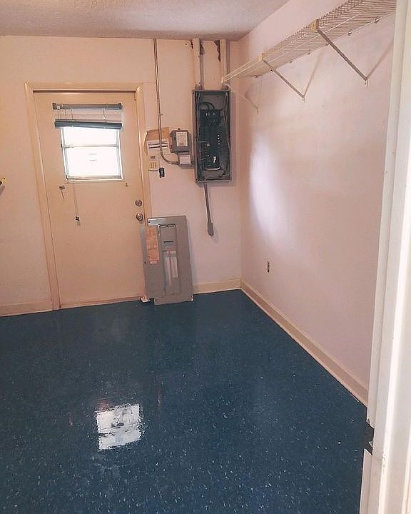 1st image of 413 W Pine St