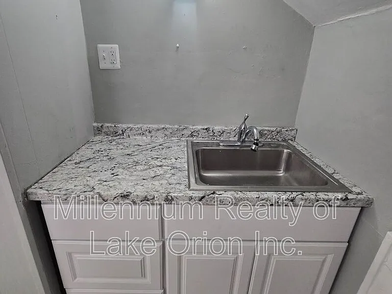 77 E Fairmount Ave #2 — Photo 4