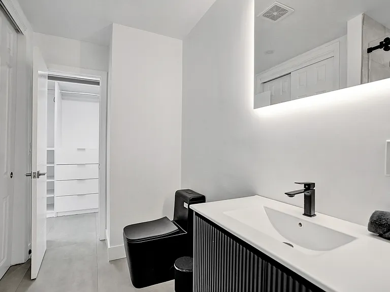 4480 SW 34th Dr — Photo 13