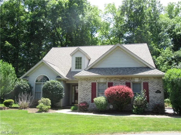 8462 Hitchcock Rd, Youngstown, OH 44512