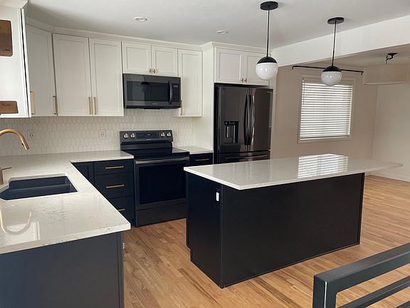 3rd image of 16035 W 14th Pl