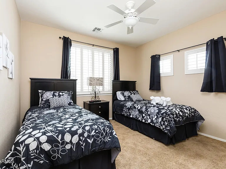 8408 W Midway Ave — Photo 23