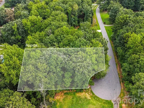 3958 Hoke St, Claremont, NC 28610