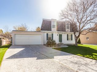 9025 S Bonnet Dr, Sandy, UT 84093