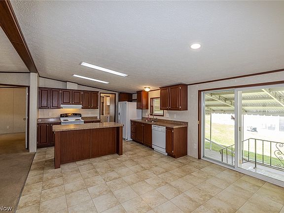 4th image of 81 Periwinkle Dr