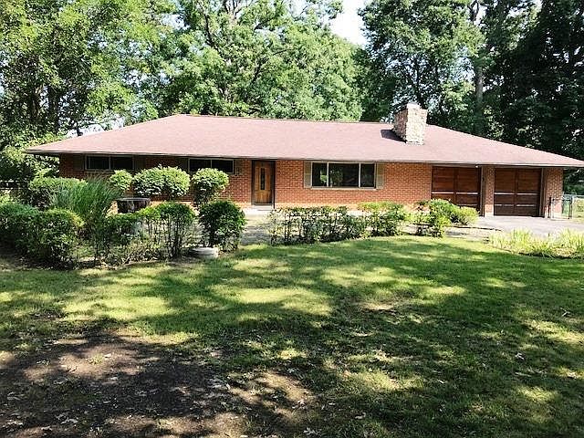 1st image of 940 Woodlawn Dr