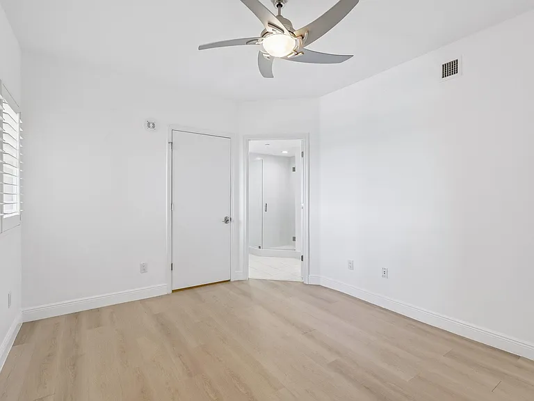 2650 Lake Shore Dr #1202 — Photo 10