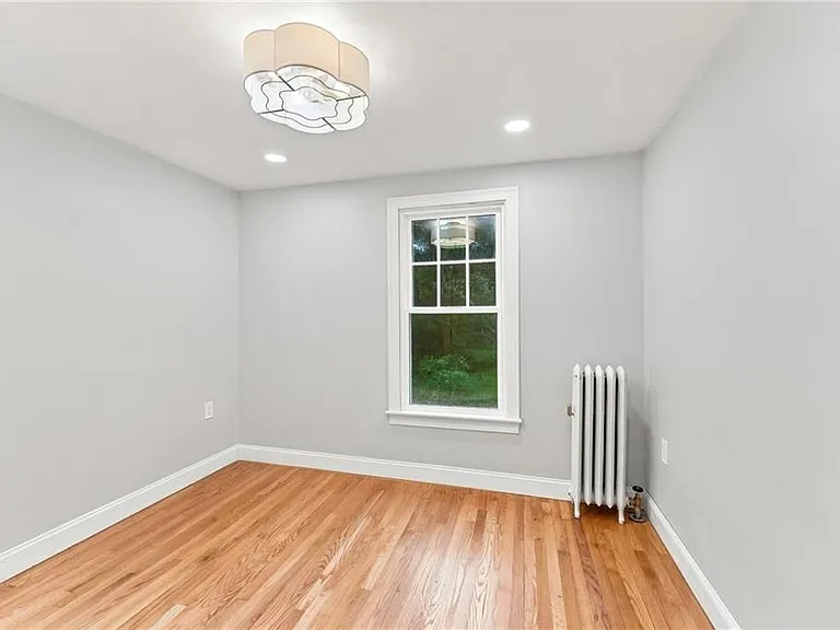 1552 Kingstown Rd — Photo 13