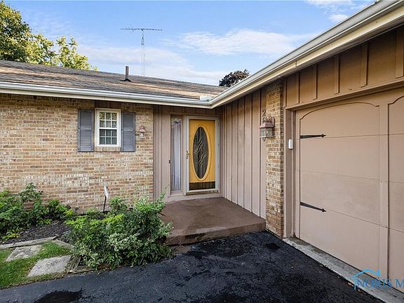 4th image of 2060 Green Valley Dr