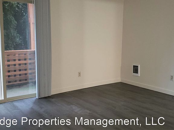 3rd image of 5929 NE Lombard St #2