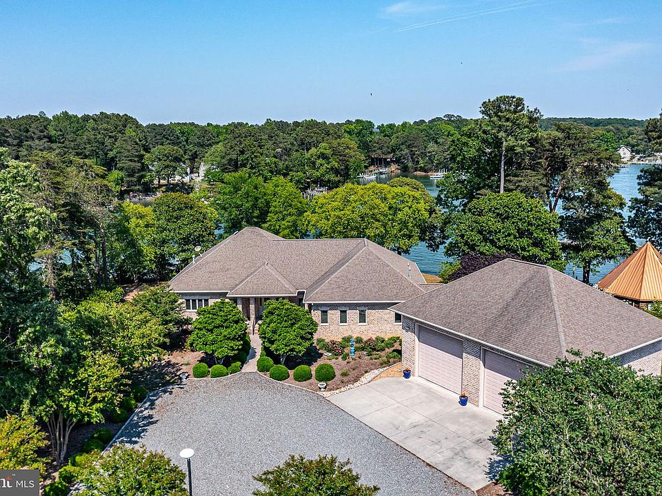 1st image of 108 Hall Farm Dr