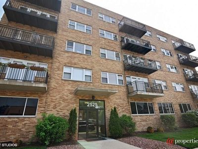 2525 W Bryn Mawr Ave APT 402, Chicago, IL, 60659