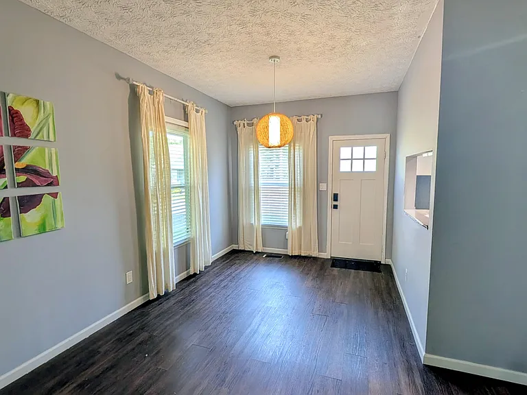 601 Arthur St — Photo 5