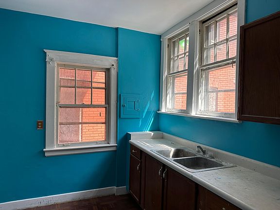 4th image of 1833 Weston Ave