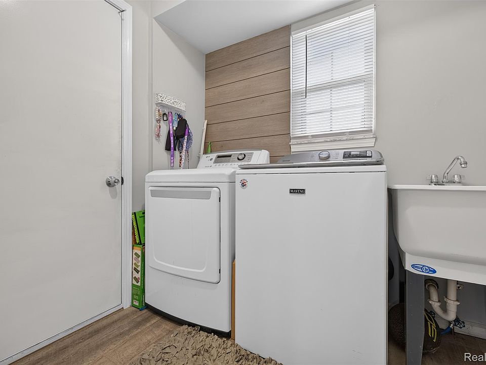 330 Harbour Pointe Dr, photo 21