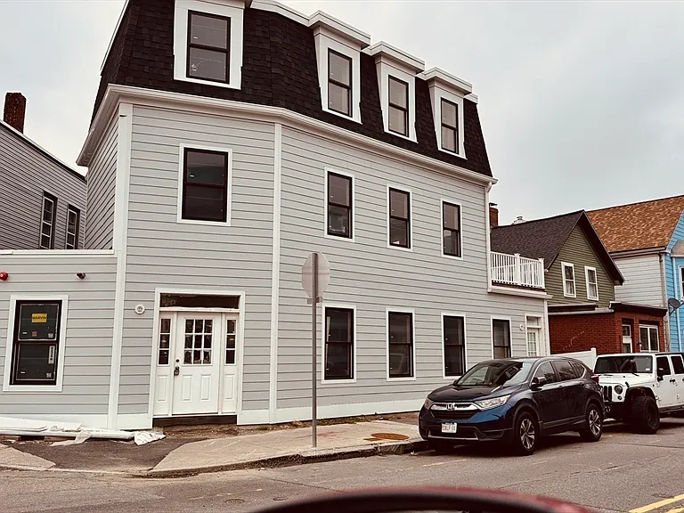 804-806 Saratoga St #1 — Photo 3
