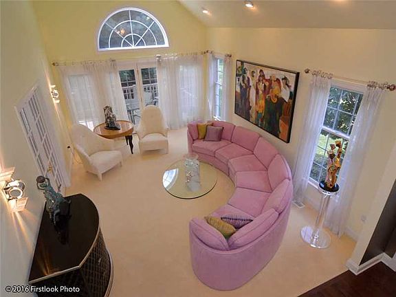 5th image of 305 Sanctuary Dr
