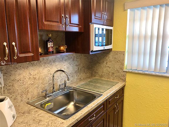 4th image of 1629 NW North River Dr APT 104