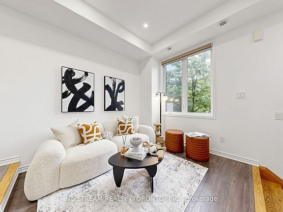 4th image of 15 Heron Park Pl #17