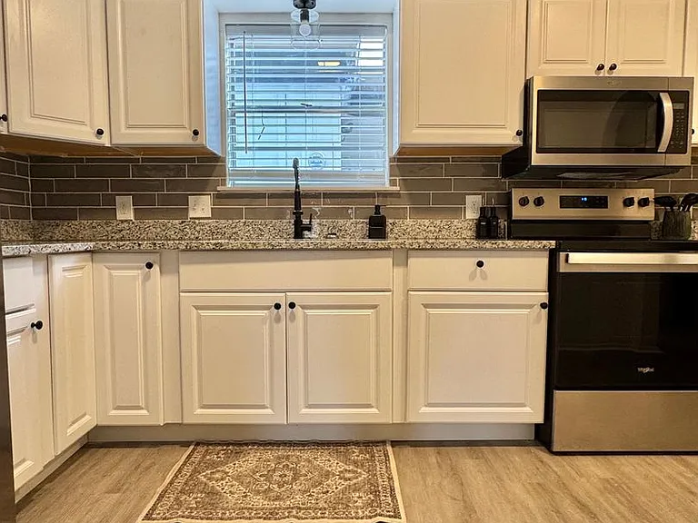 2408 Lindenwood Dr — Photo 14