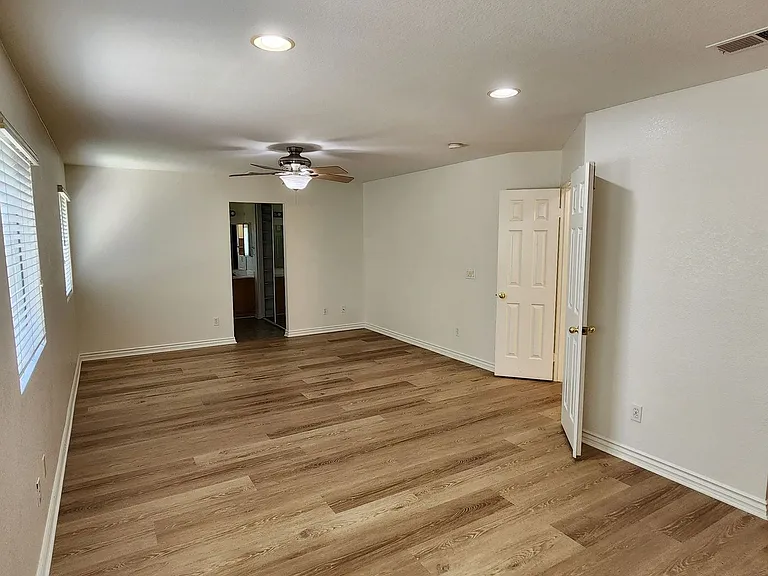 26 Anglesite — Photo 17