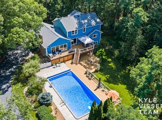 6728 Gleneagles Dr SE, Grand Rapids, MI 49546