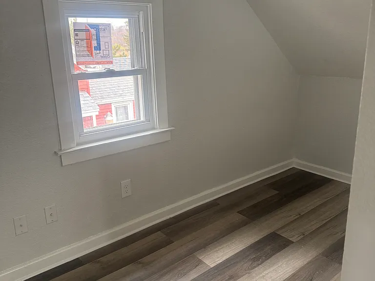 1620 Liberty St — Photo 5