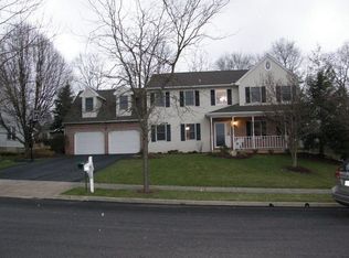 2000 Goldenrod Dr, Macungie, PA 18062