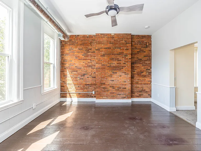 109 S Main St — Photo 11