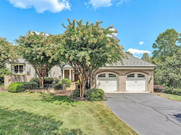 125 Grande Villa Dr, Penhook, VA 24137