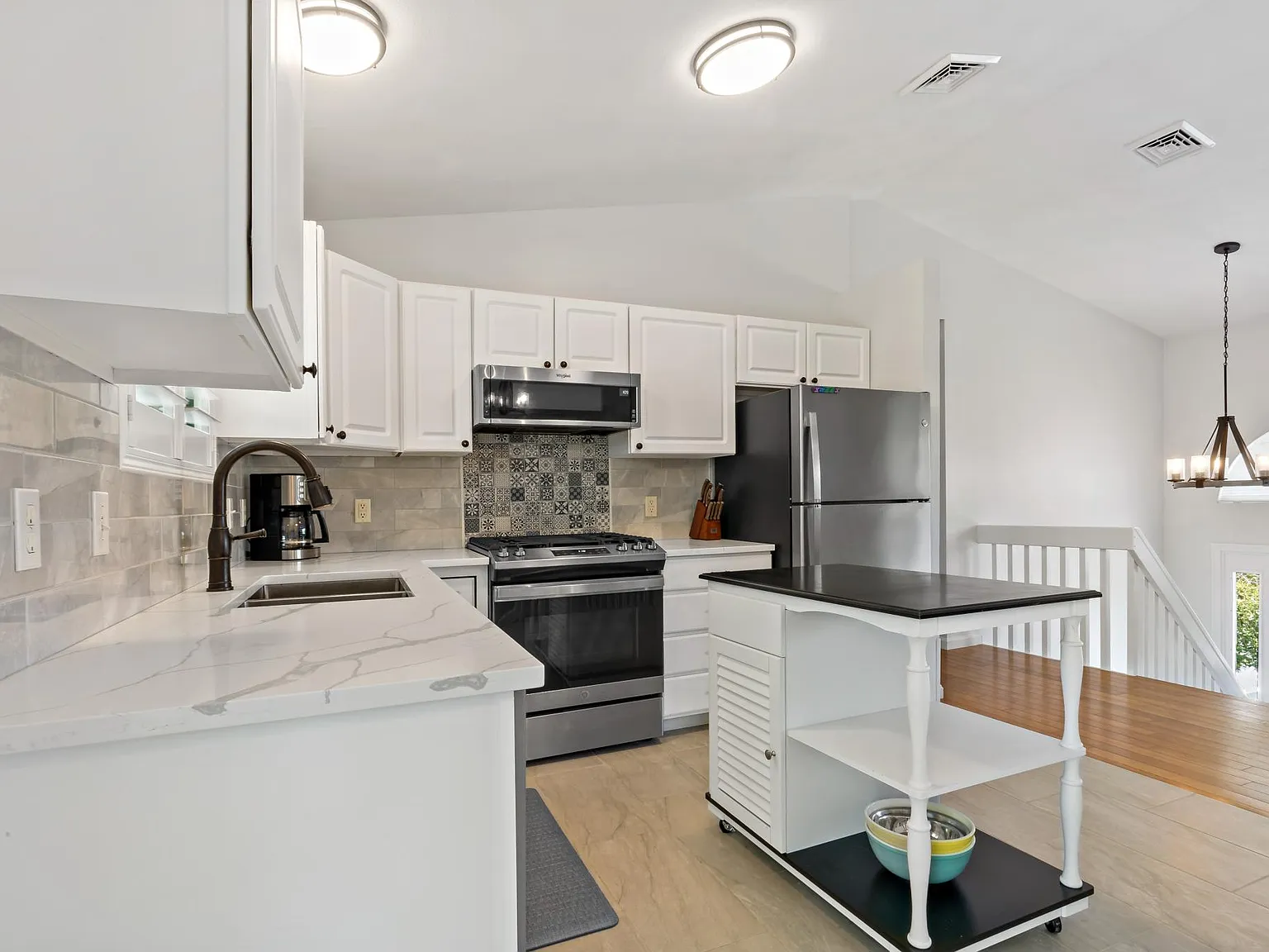 3 bed, 1669 sqft, $3,300 — Photo 4