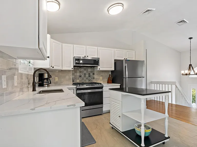 14 Lakeview Dr — Photo 4