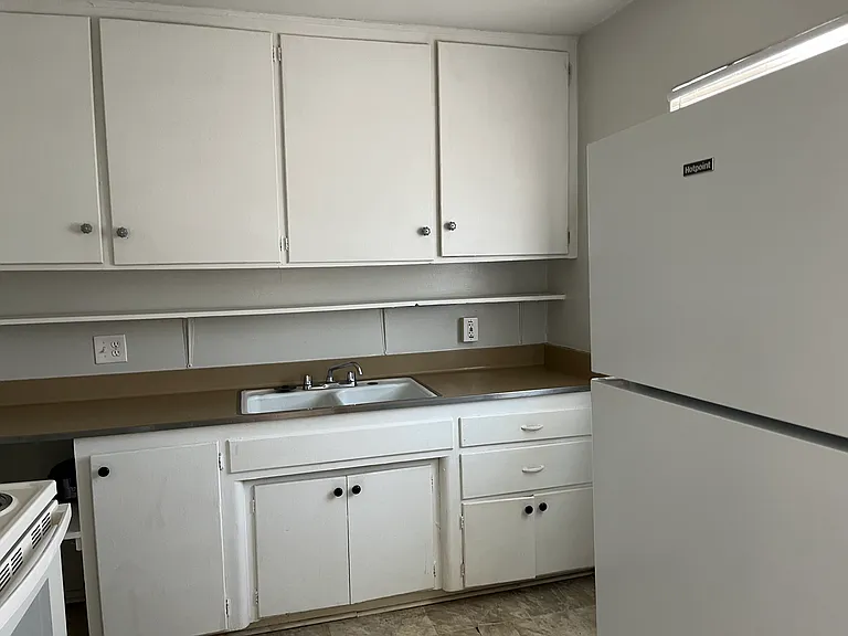 large and Updated 776 SF 1 Bedroom just 4 Blocks From UNM — Photo 7