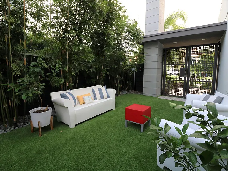 617 SW 10th St — Photo 32