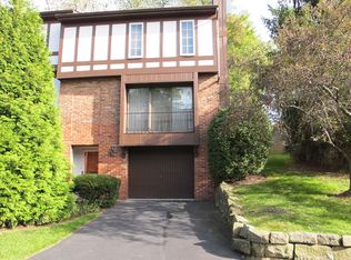 207 Queensberry Ct, Pittsburgh, PA 15237