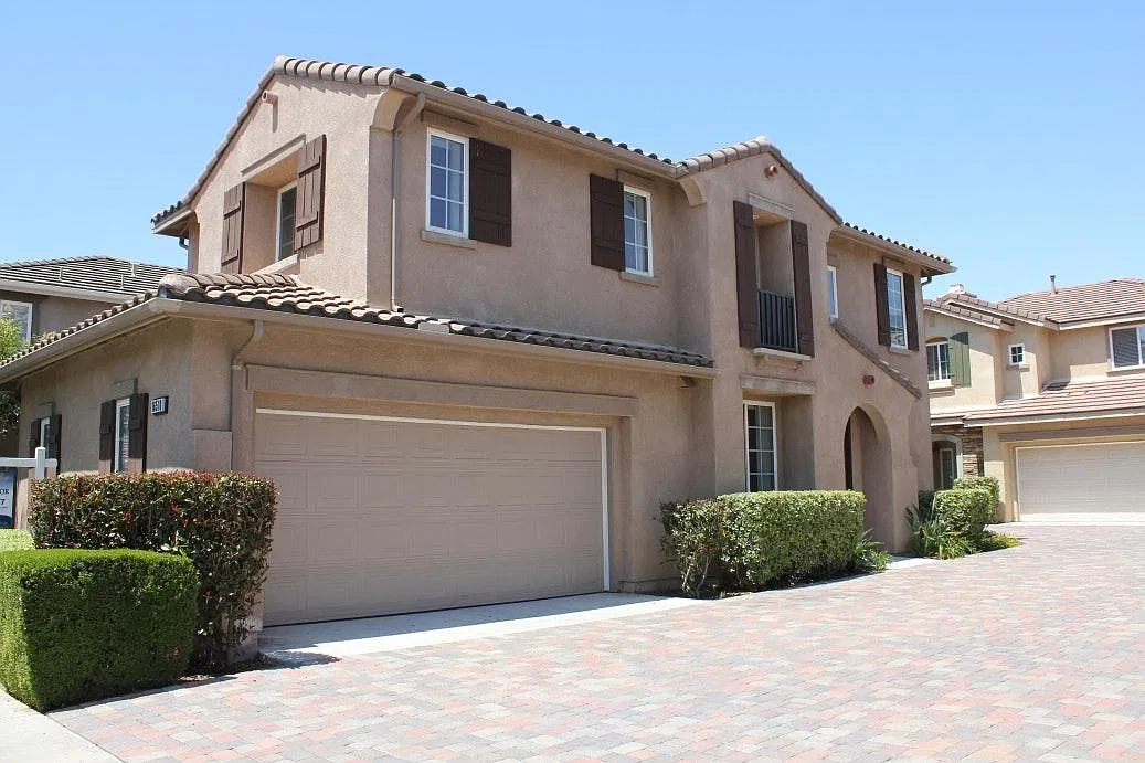 3 bed, 2.5 bath, 1310 sqft, $4,100 — Photo 1