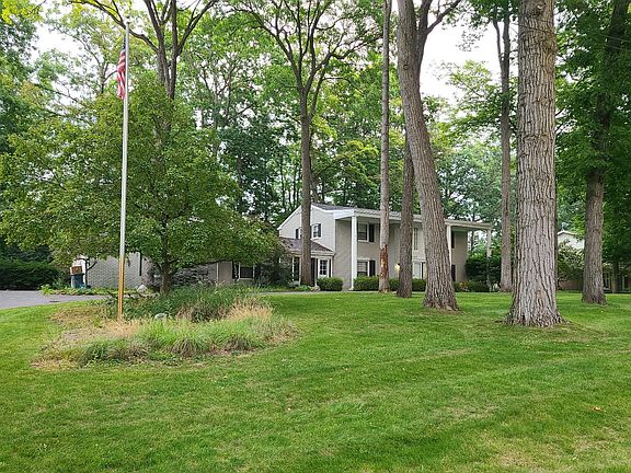 3rd image of 9549 Woodmont Dr