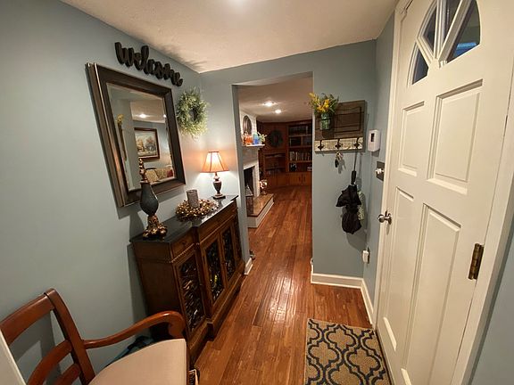 4th image of 1016 Saint Clair St