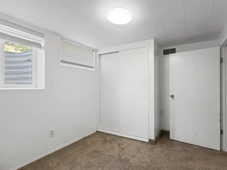 376 Lauralin Dr #BASEMENT — Photo 4
