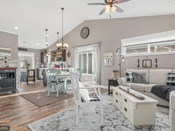 31669 McGuire Trl, Lindstrom, MN 55045