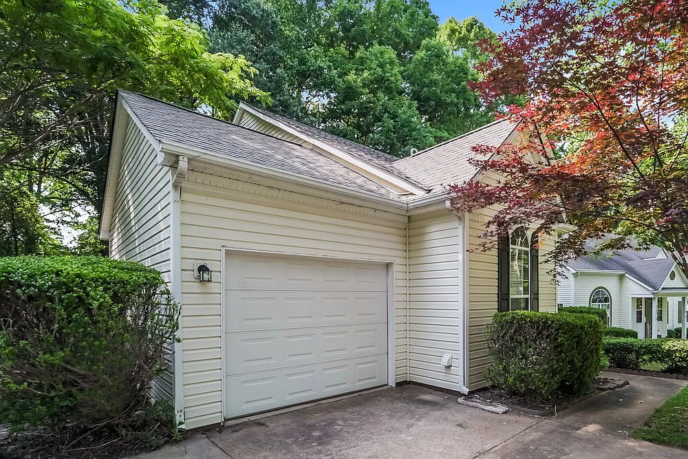 3 bed, 2.0 bath, 1636 sqft, $2,240 — Photo 4