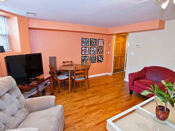 4th image of 4852 N Sacramento Ave APT G