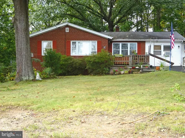 4348 Inn St, Triangle, VA 22172