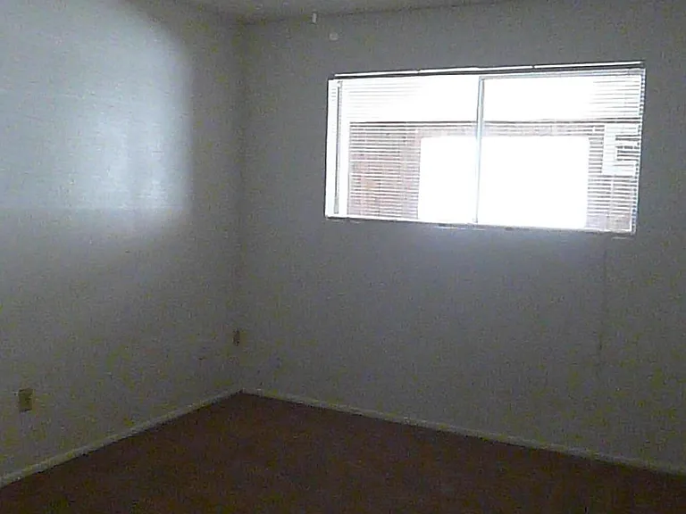 2246 W Corrine Dr — Photo 9