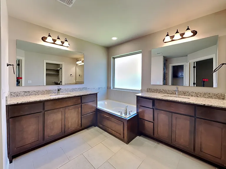 5720 Saint James Pl — Photo 13