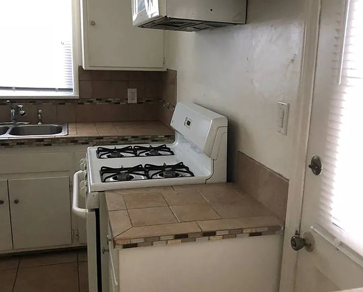 1422 N Hollywood Way — Photo 8